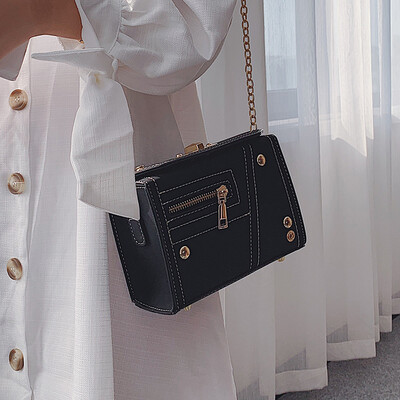 

French small bag female 2019 new wave Korean fashion rivet chain bag wild single shoulder slung small square bag