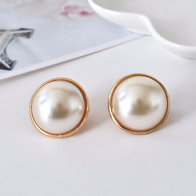 

2019 New Fashion Korean Beautiful golden Plated Shiny Pearl Heart Earring Ear clip for Women Wholesale