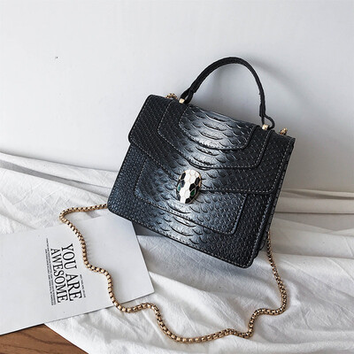 

Qiao Bani 2019 new European&American style fashion snake pattern transition color BV snake head flip cover shoulder shoulder diagonal handbag