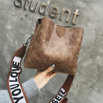 

Retro bag women 2019 new womens bag shoulder Messenger bag personality bucket bag Korean wave large capacity