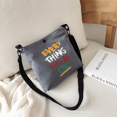 

Ins super fire on the new canvas casual slung packet female 2019 new Korean version of the wild net red shoulder small square bag