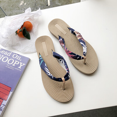 

In summer Korean beach flip-flops wear chic wild fashion slippers for women
