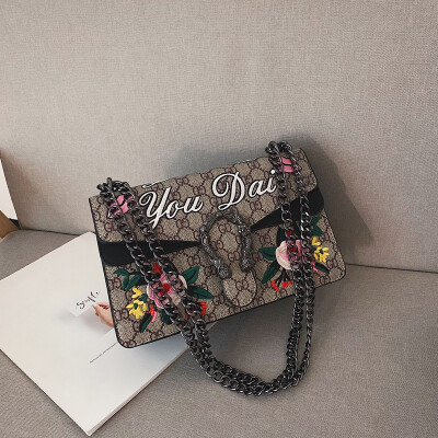 

Qiao Bani 2019 new Korean retro style old flower embroidery flower hit color Bacchus bag shoulder diagonal trend handbags