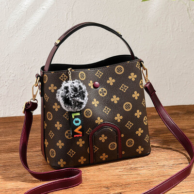 

Bag female 2018 new ladies handbag Korean version of the wild shoulder bag fashion trend Messenger bag a generation