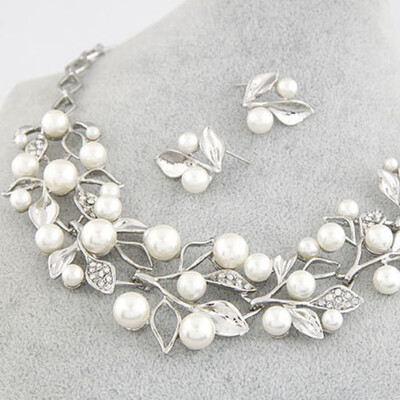 

New&Practical Europe&The United States Retro Imitation Pearl Hollowed Necklace Tree Leaves Necklace