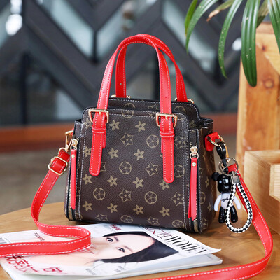 

Simple one-shoulder sloping Bucket Bag