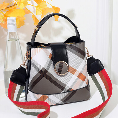 

The new little girl bag is simple&easy to carry a bucket a single shoulder bag a fashion ladys oblique satchel a handbag