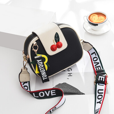 

On the new womens bag tide Korean version of Joker shoulder bag messenger bag girl fashion casual simplicity