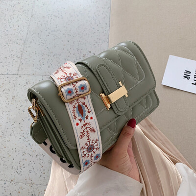 

New simple casual bag female 2019 new wave Korean version of the wild single shoulder slung fashion wide shoulder strap small square bag