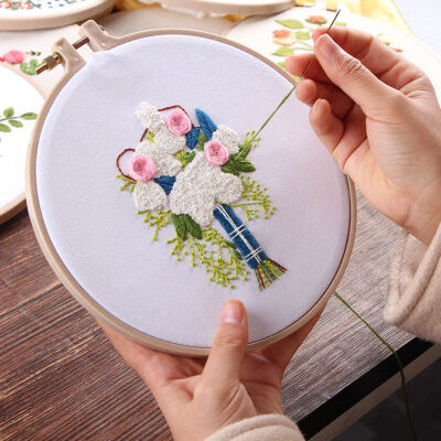 

Full Range of Embroidery with Tools Kit DIY Flower Daisy Pattern Handkerchief for Valentines Day Gift DIY Knitting Product