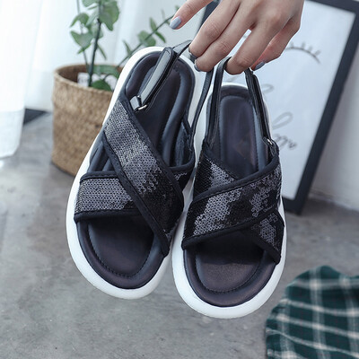 

In the summer of 2019 the new chic Hong Kong sandals women Han Paiping tide set up the Internet celebrity retro sequins women sh
