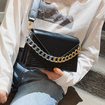 

New small bag female 2019 new wave Korean version of the wild shoulder Messenger bag fashion wide shoulder strap net red black bag