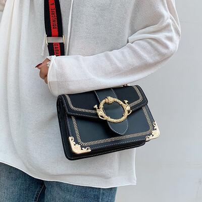 

Senior sense bag female 2019 new Korean fashion retro matte wild wide shoulder strap shoulder slung small square bag