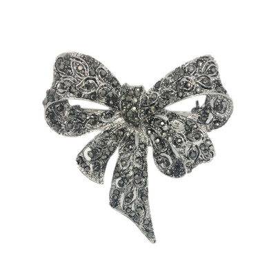 

Elegant Rhinestone Bowtie Badge Sparkling Crystal Women Lapel Pin Scarf Brooches Pins Women Girl Jewelry