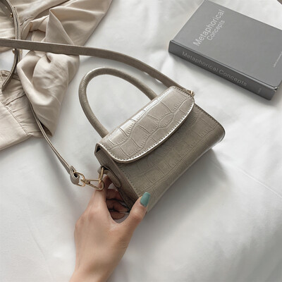 

Advanced sense of foreign style womens bag texture crocodile pattern portable bag new 2019 simple retro small square bag Messenge