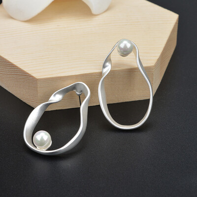 

2019 new brand design irregular earrings geometric shape twisted earrings simple for women
