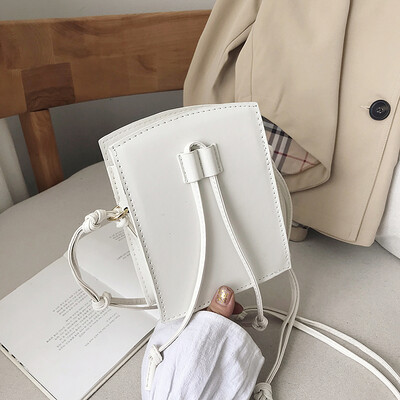 

Korean version of the simple&simple color personality Messenger bag 2019 new casual temperament Sen wild portable small square bag