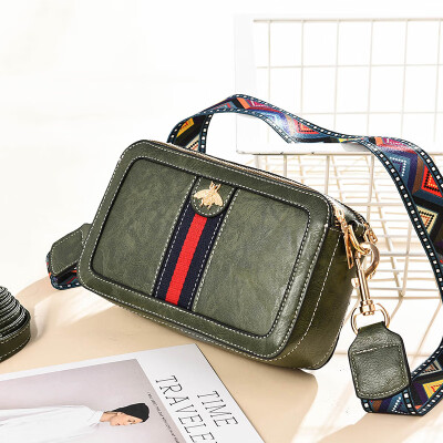 

On the new womens bag tide Korean version of simple Joker shoulder Messenger bag fashion small square bag in spring&summer