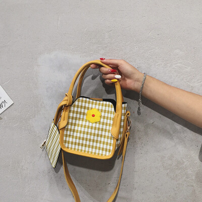 

Small fresh girl small bag 2019 new Korean fashion wild single shoulder canvas bag lattice Messenger bag