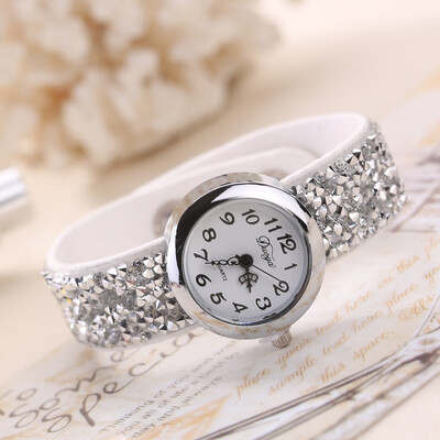 

New hot womens Korean velvet quartz watch fashion rhinestone rivet student bracelet watch