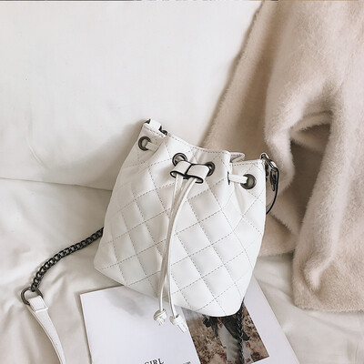 

Small fragrance rhombic chain bag female 2019 new wave Korean version of the wild single shoulder slung portable fashion bucket bag