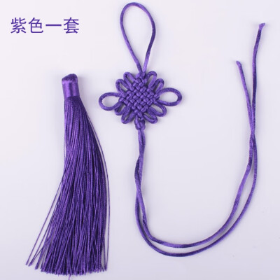 

Exquisite Chinese knot pendant features handmade crafts