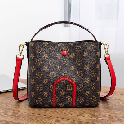 

Bucket bag female 2019 new fashion lady bag large capacity texture shoulder bag shoulder bag wide shoulder strap Messenger bag