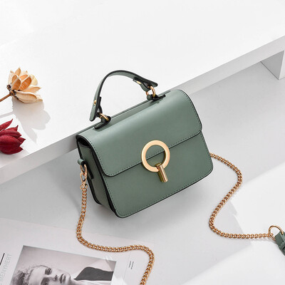 

The new womens Korean version of the hand-held chain single-shoulder bag is fashionable&the foreign gas slanted the small squ