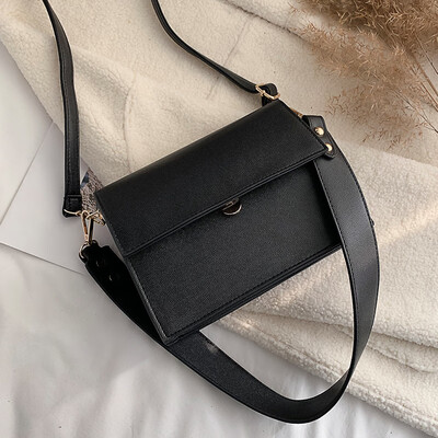 

New small bag female 2019 new wave Korean version of the wild single shoulder slung fashion texture network red casual small square bag