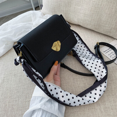 

Chic chain small bag summer matte small square bag new 2019 fresh womens bag silk scarf messenger bag