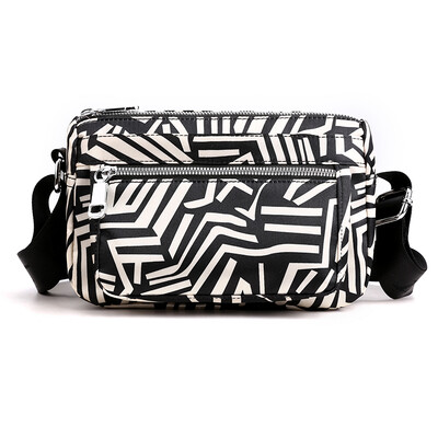 

Printed bag female Korean version of Joker Messenger bag fashion Oxford nylon canvas bag portable bag shoulder