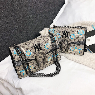 

Qiao Bani 2019 new Korean fashion embroidery line Harajuku wind hit color wine god bag shoulder diagonal trend handbags