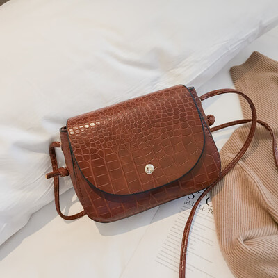 

Bag female 2018 new seasons fashion retro crocodile pattern shoulder bag port wind student tide Messenger bag small square bag