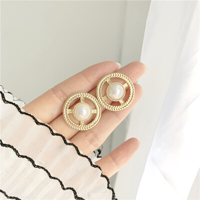 

Earrings 2018 new brand design hollow flower earrings generous minimalist variety of Korean earrings for women