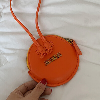 

On the new womens bag 2019 new tide Korean fashion shoulder small round bag foreign girl Joker Messenger bag
