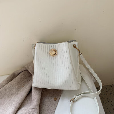 

Autumn&winter new foreign air bag woman 2019 new Chaohan version texture oblique satchel bag simple fashion single shoulder bu