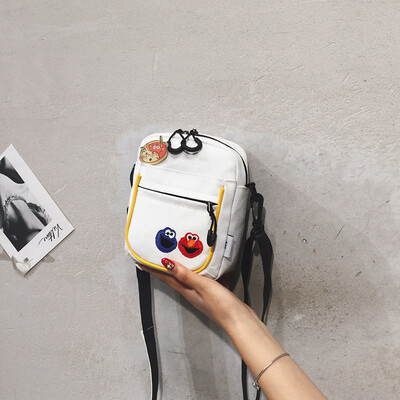 

Summer small fresh canvas bag handbag 2019 new fashion shoulder bag ins super fire wild Messenger bag