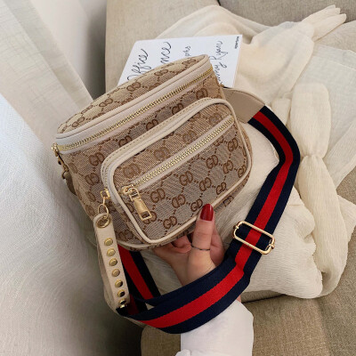 

Qiao Bani 2019 new European&American style fashion old flower contrast color ribbon shoulder bag diagonal tide handbag