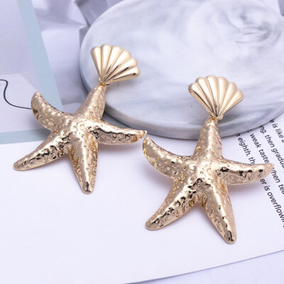 

European Trendy Geometric Metal Big Drop Earring For Women Leaf Flower Round Brincos Statement Earring Party Jewelry Model Show