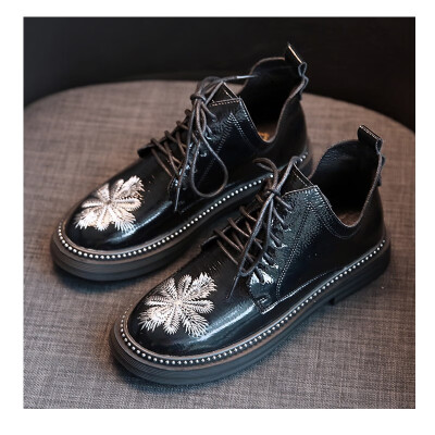 

2018 new autumn&winter new leather printed embroidered glossy Martin boots female round head in the low-heeled lace boots wome