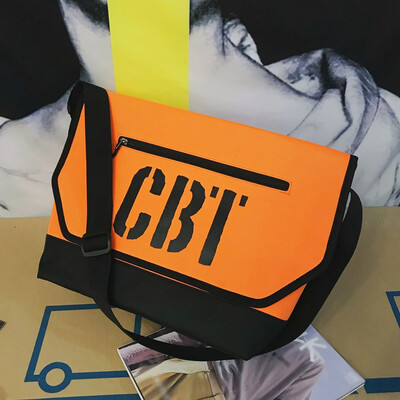 

Tailored Fashion Couple Large Capacity Flip Messenger Bag Street Trend Student Bag