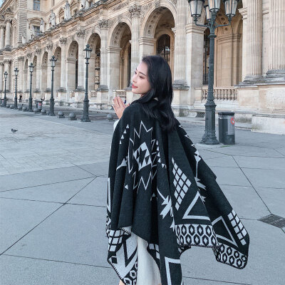 

Korean version of the new autumn&winter plaid black&white scarf female imitation cashmere split dual-use shawl long thick cloak