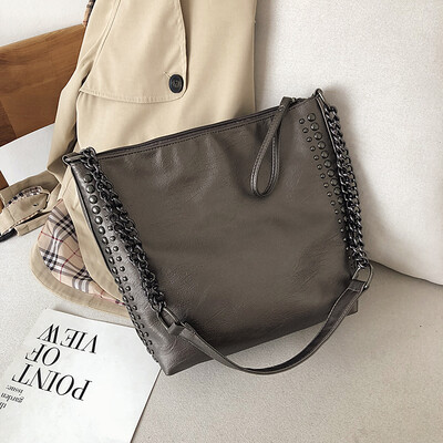 

Korean women 2019 new tide foreign gas rivet chain shoulder bag fashion Joker slung bucket bag tide