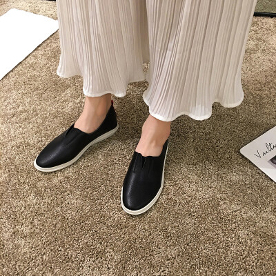 

The second price is 129 yuan Summer Korean fashion flat sole shoes are breathable&easy to wear with shallow white shoes