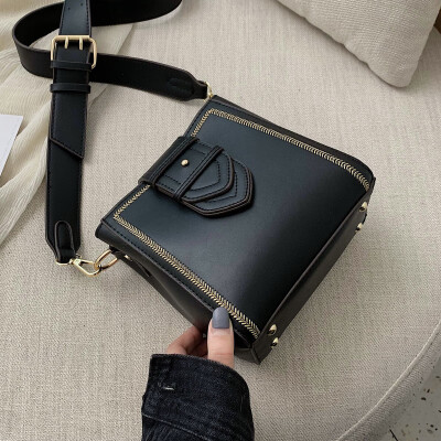 

On the new small bag women 2019 new Korean version of Joker diagonal bucket wide shoulder strap girl shoulder bag