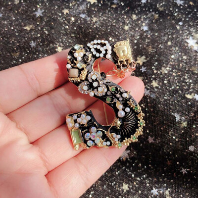 

luxury Gold Flower Pearl Rhinestone Letter Brooch