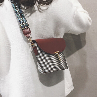 

Net red texture Sen Houndsaw wide shoulder strap bucket bag senior sense bag female 2019 new foreign gas Messenger bag