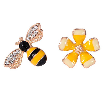 

Creative New Flower Bee Asymmetric Earrings Zircon Earrings Wholesale Earrings Drip Fashion Jewelry