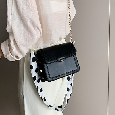 

Summer small bag female bag 2019 new wave Korean version of the wild Messenger bag chic chain shoulder scarf small square bag