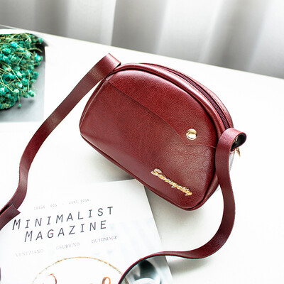 

Small bag 2018 Korean version of the new simple mobile phone bag shoulder Messenger bag retro leisure oily small change packet